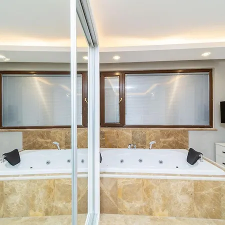 Flat With Jacuzzi And Sea View In Antalya Apartament